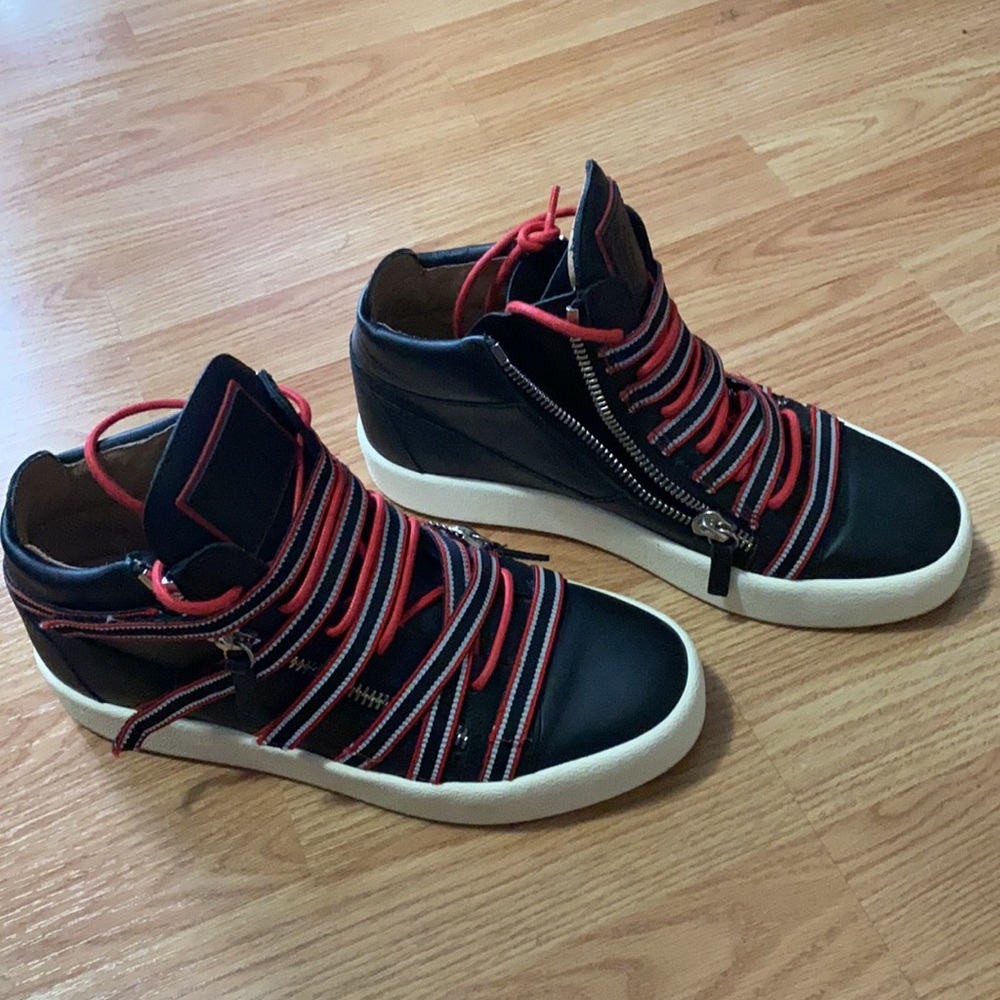 Authentic Giuseppe Size 41 Pristine Condition - image 2